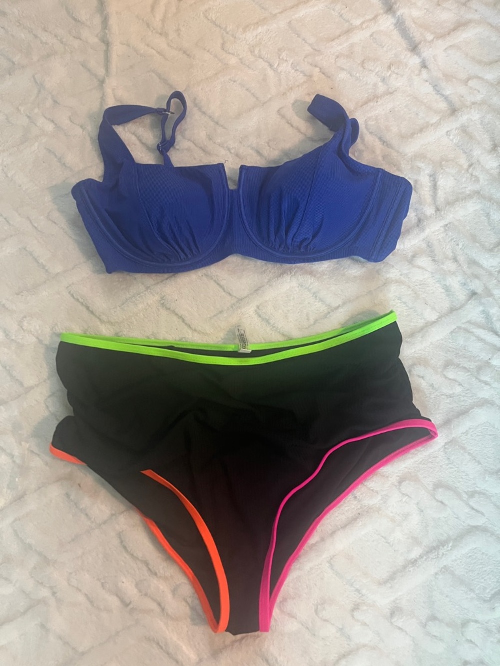 💁‍♀️Mis match Blue Underwire Bikini Top with High-Waist Black Swim Bottoms